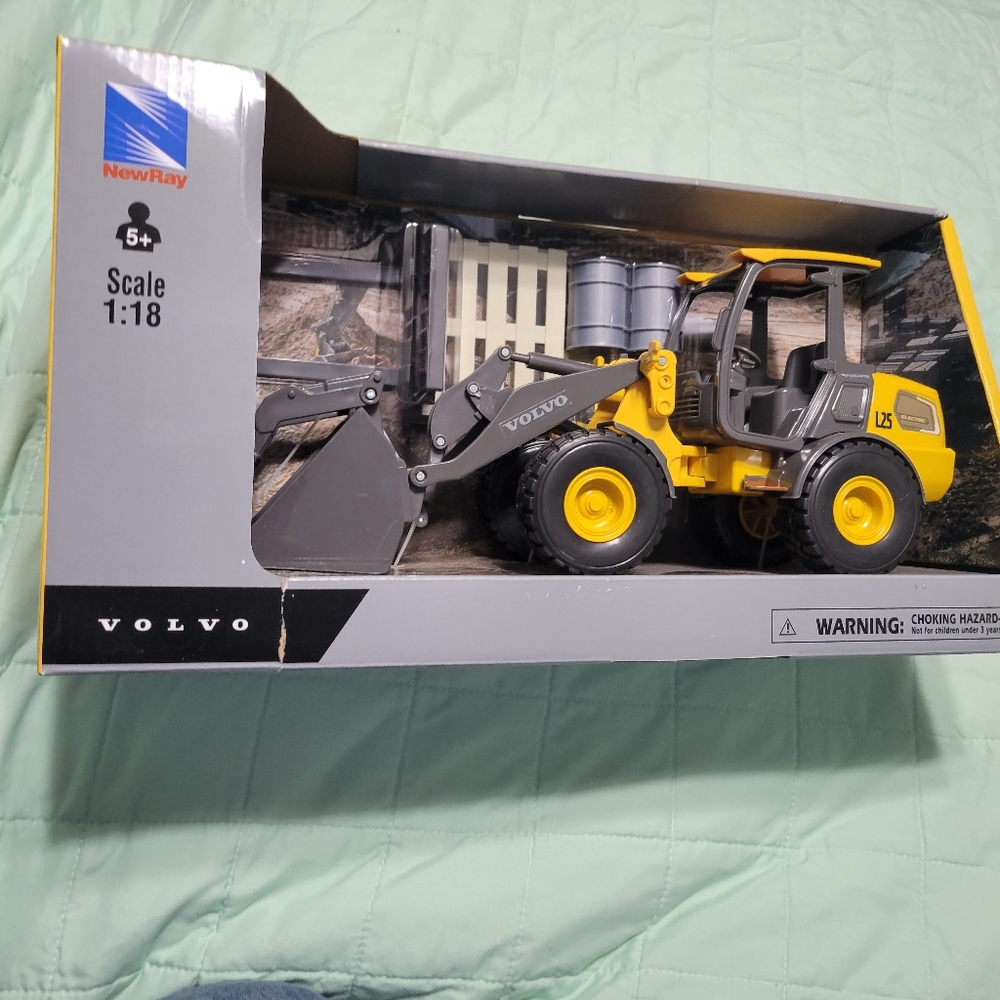 Volvo L25 Toy Loader Construction Equipment switchable parts forklift bucket NEW